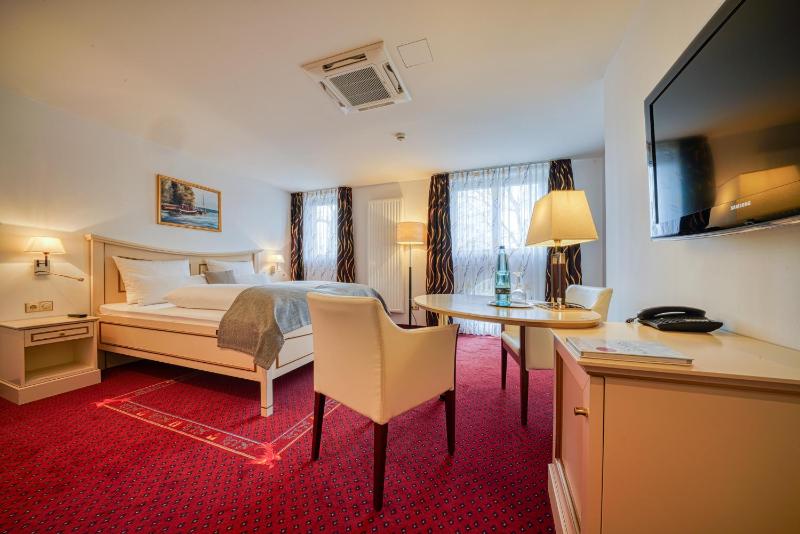Superior Double Room with Land View image 3