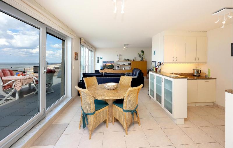 Beach Front Apartment In Oostende With Wifi - image 17