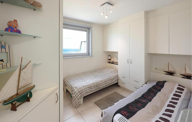 Beach Front Apartment In Oostende With Wifi - image 7