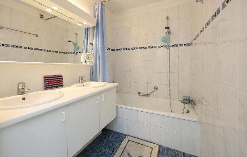 Beach Front Apartment In Oostende With Wifi - image 13