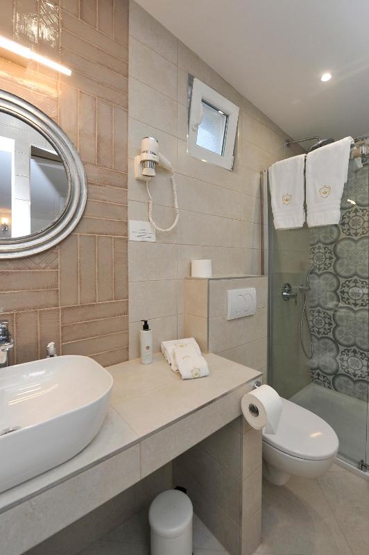 The Duke luxury rooms - image 15