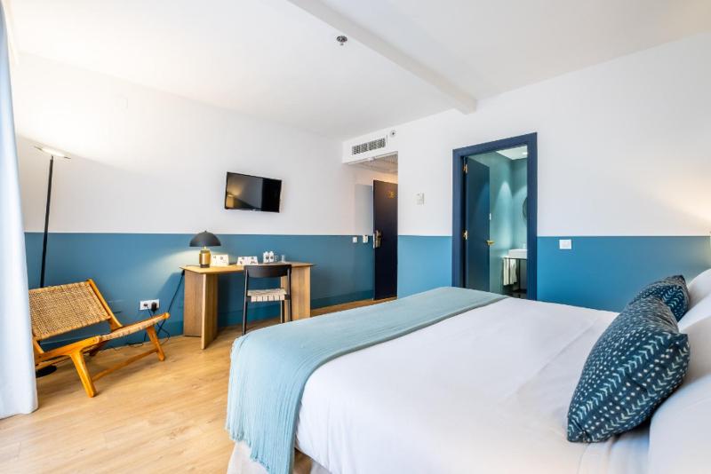 Double or Twin Room with Terrace image 3