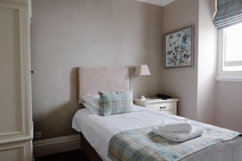 Single Room image 1