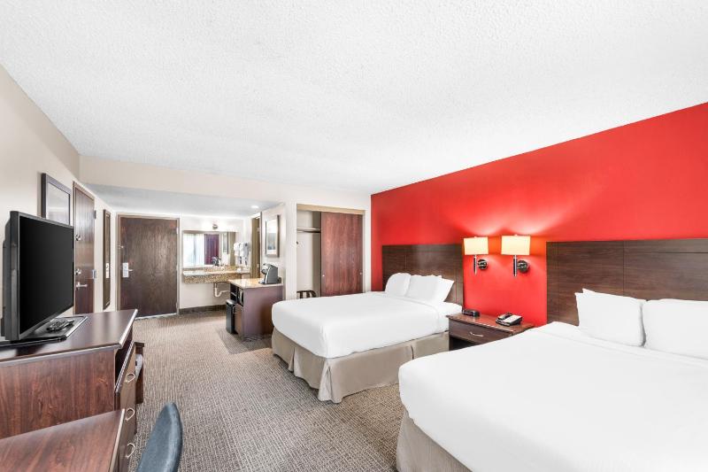Queen Room with 2 Queen Beds - Non Smoking image 4
