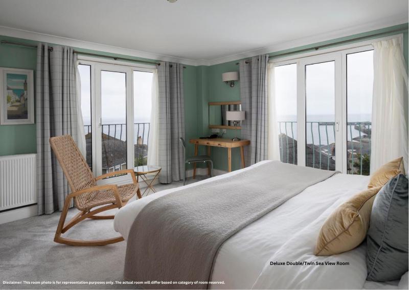 Deluxe Double or Twin Room with Sea View image 1