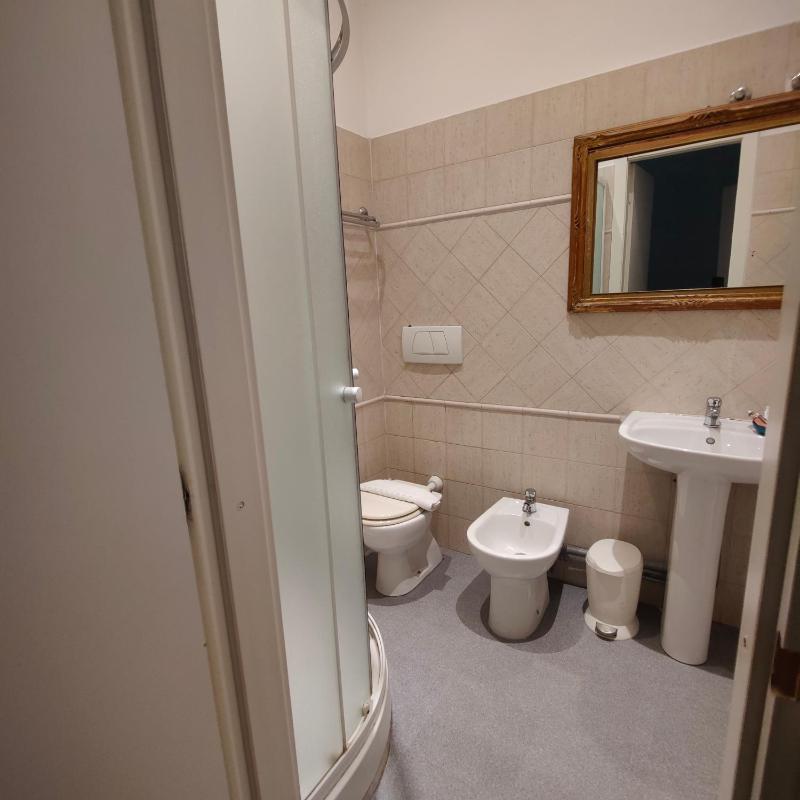 Double Room image 3