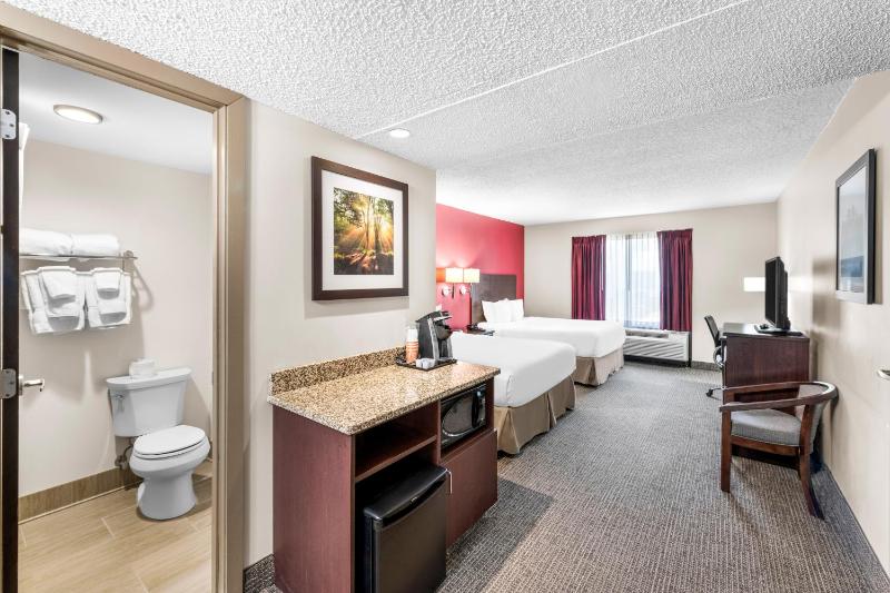 Queen Room with 2 Queen Beds - Non Smoking image 2