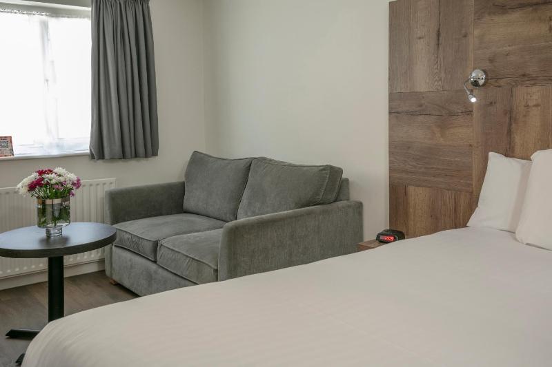 Double Deluxe (2 adults + 1 child) image 3