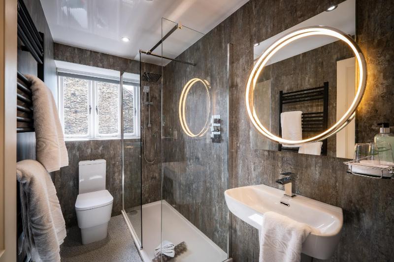 Ambleside Townhouse - image 40