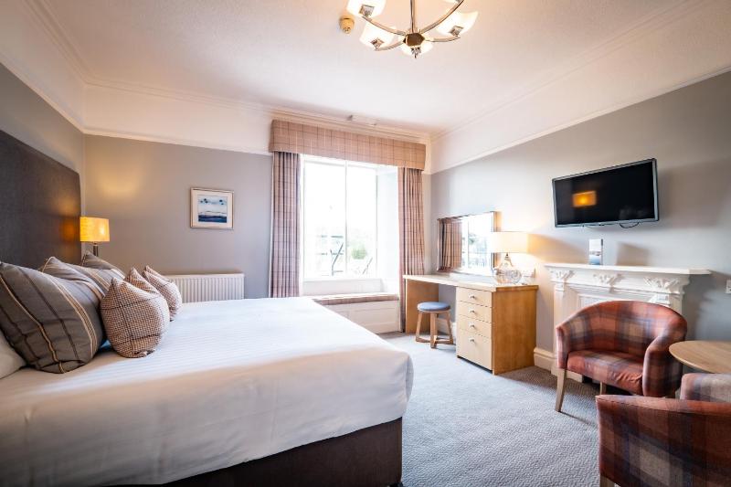Standard Double or Twin Room image 4