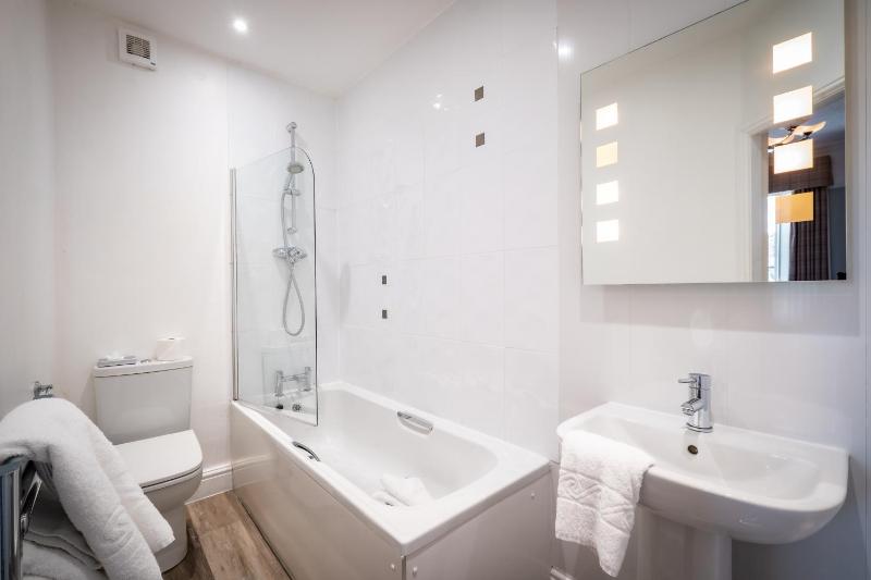 Standard Double or Twin Room image 3