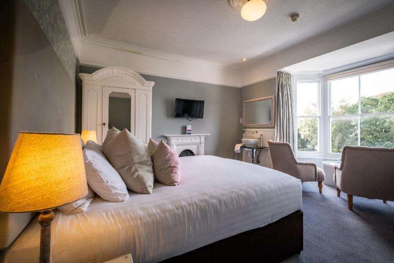 Standard Double Room image 4