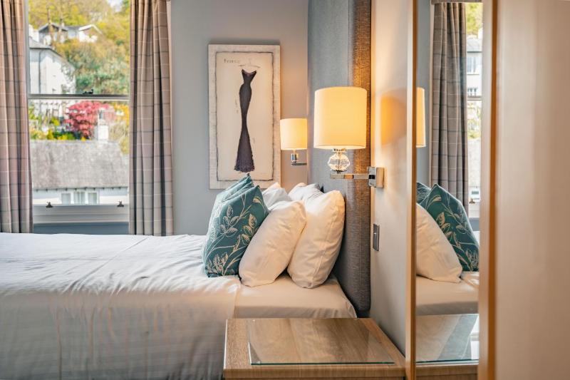 Small Double Room image 3