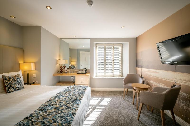 Superior Double Room image 3