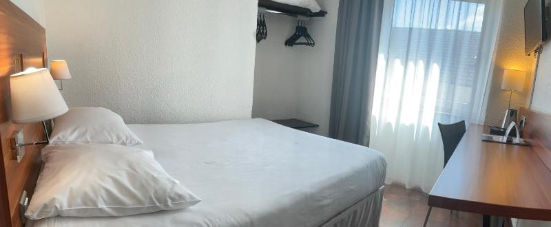 Classic Double Room image 3