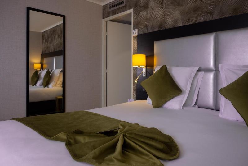 Standard Twin/Double Room with Sofa bed image 2