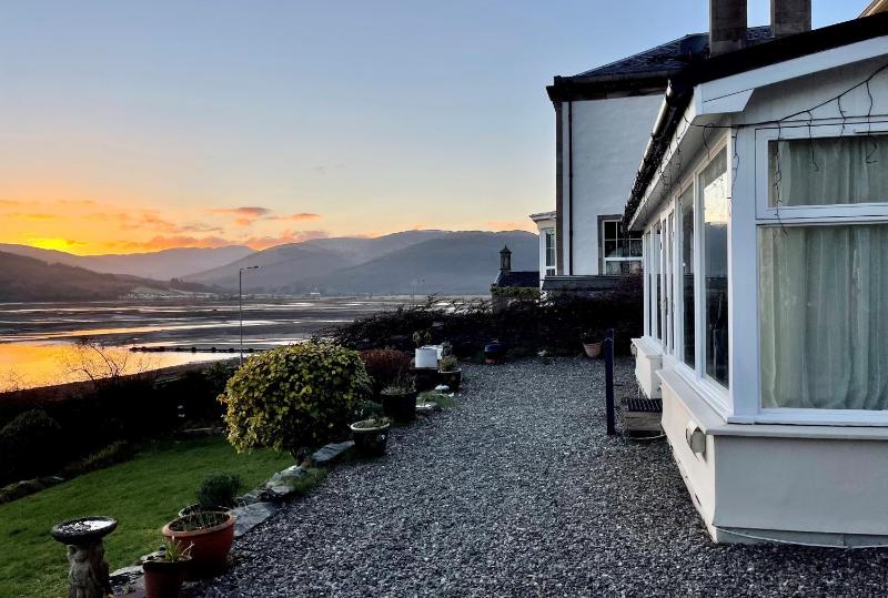 Four-Bedroom Holiday Home image 2