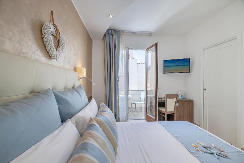 Double or Twin Room with Balcony image 1