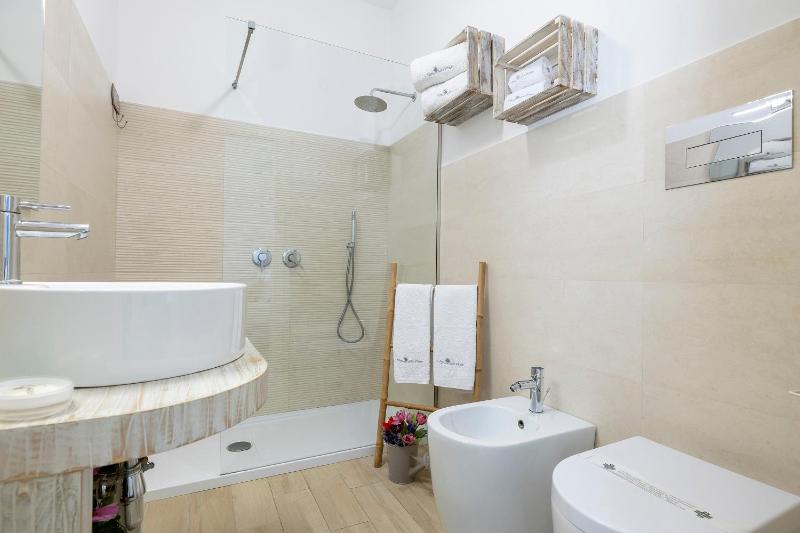 Budget Double or Twin Room without Window image 4