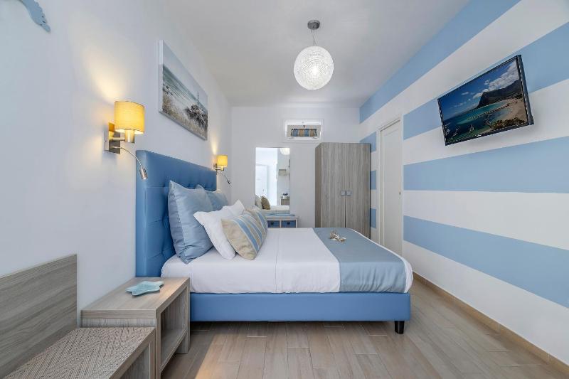 Budget Double or Twin Room without Window image 3