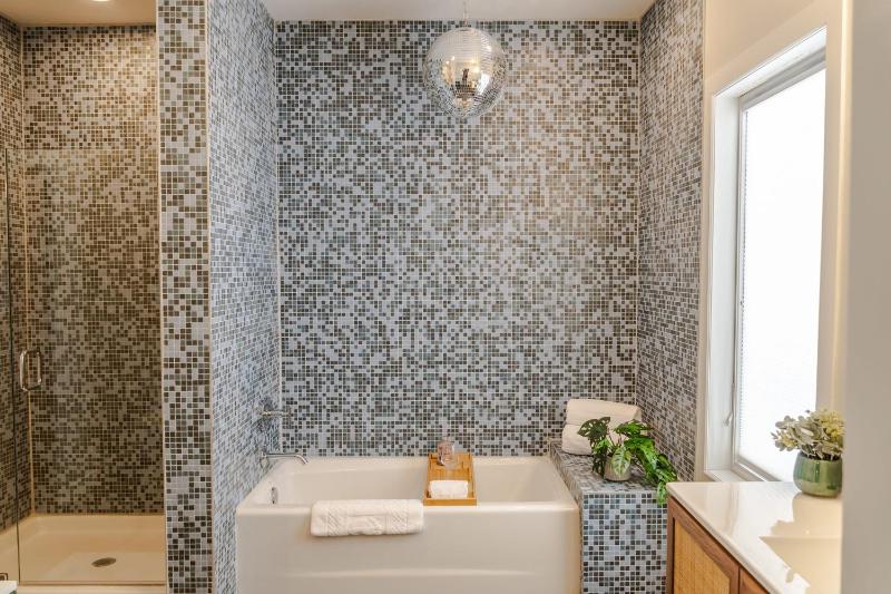 Groovy Condo in the Vibrant NuLu District - image 5