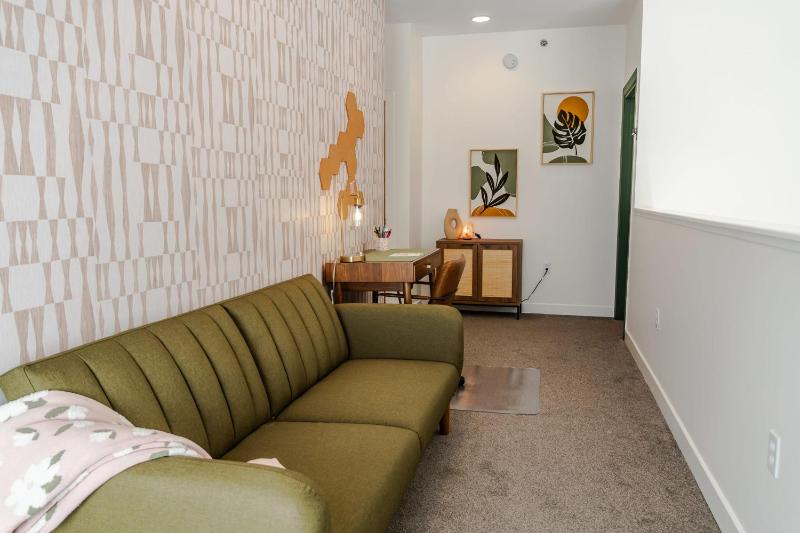 Groovy Condo in the Vibrant NuLu District - image 45