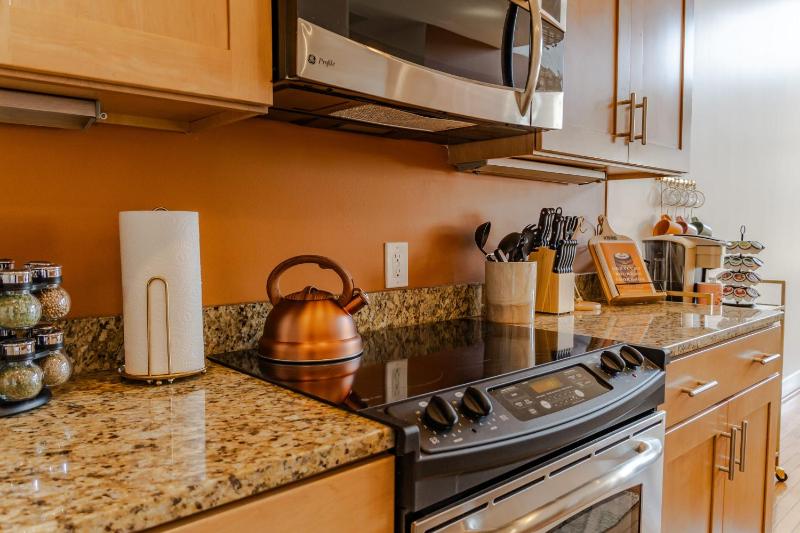 Groovy Condo in the Vibrant NuLu District - image 42