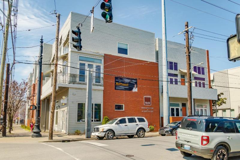 Groovy Condo in the Vibrant NuLu District - image 37