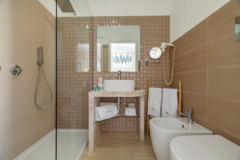 Superior Double or Twin Room with Sea View image 2