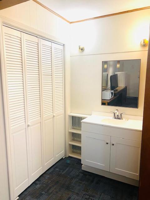 Deluxe Double Room with Bath image 4