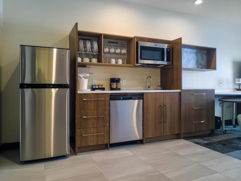 One-Bedroom King Suite image 2