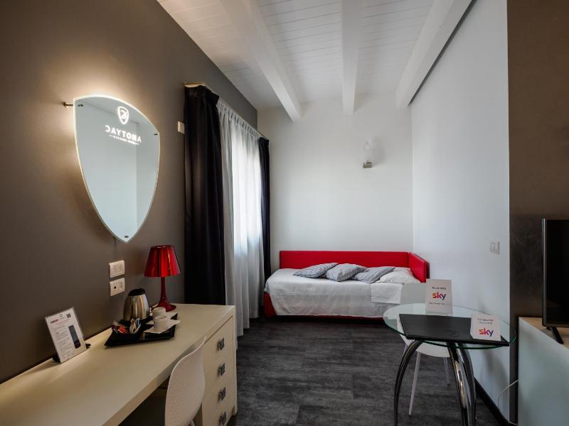 Junior Suite (1 Adult) image 3