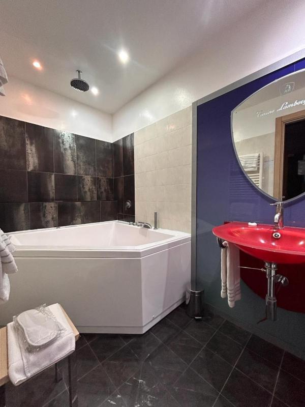 Suite (4 Adults) image 1