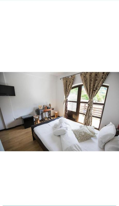 Double Room with Balcony image 1