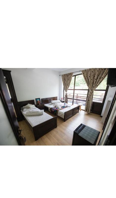 Triple Room with Balcony image 2