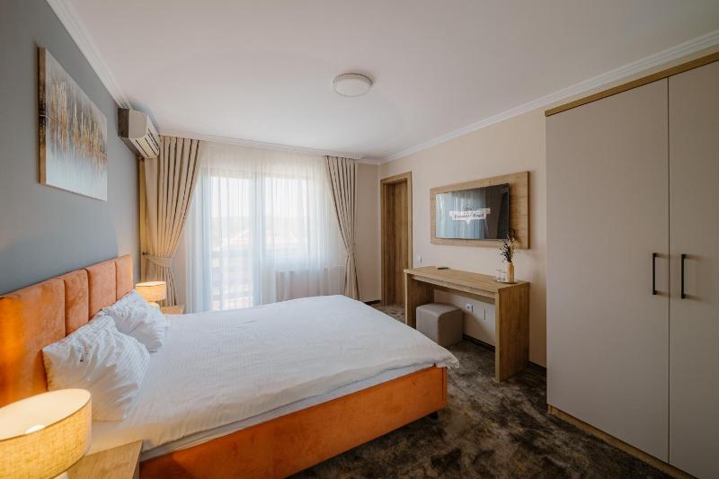 Double Room image 2