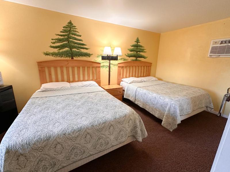 Queen Room with Two Queen Beds - Non-Smoking image 1