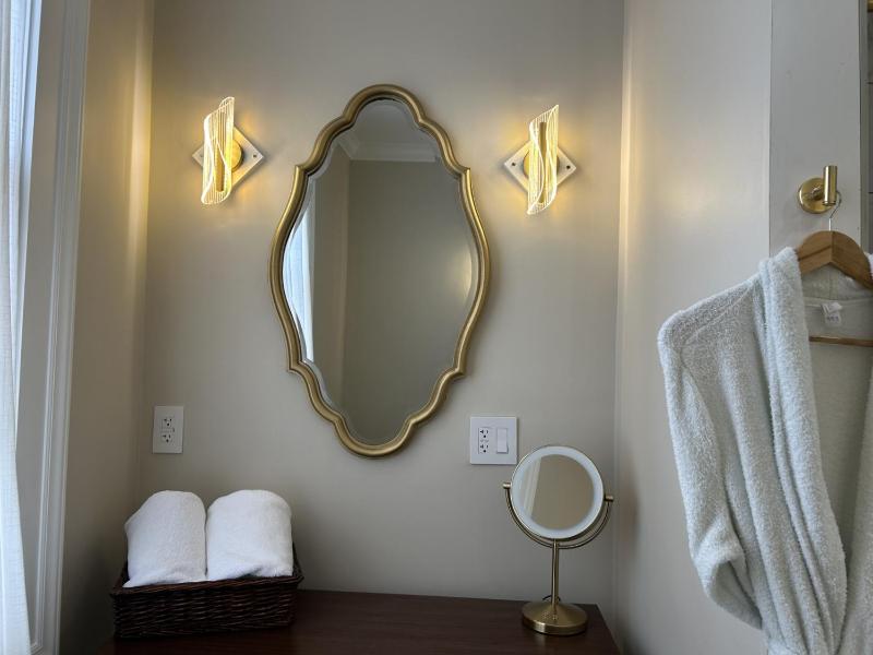 King Room image 3
