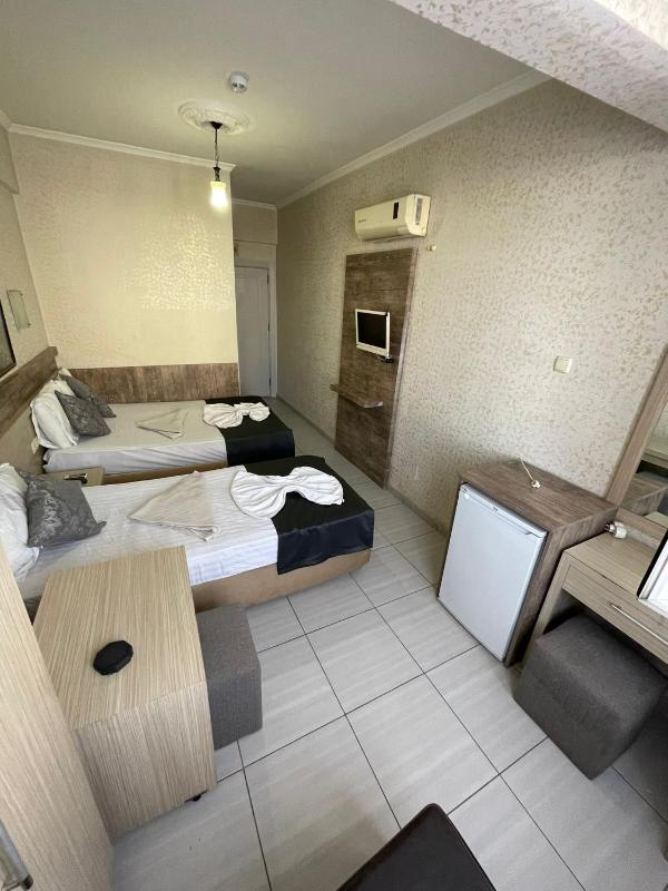 Large Single Room image 4