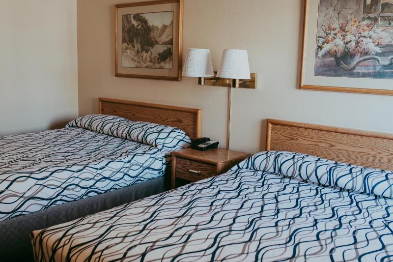 Queen Room with Two Queen Beds image 4