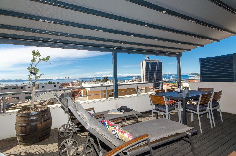 Apartment Jacuzzi Sky - image 3
