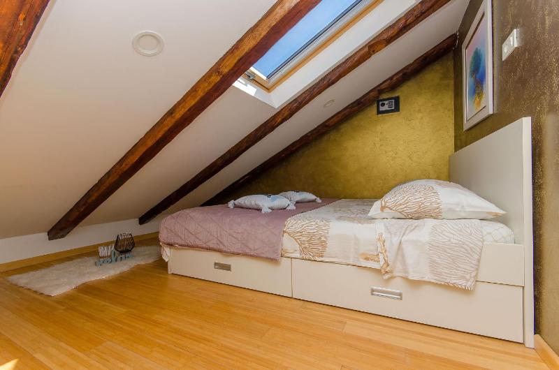 Apartment Jacuzzi Sky - image 13