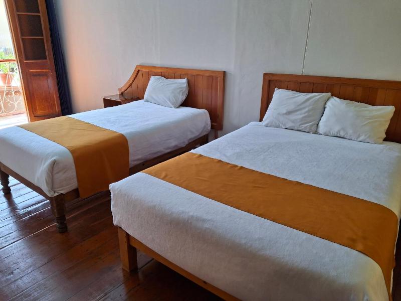 Hostal Lluvia de Oro - image 6