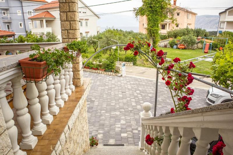 Apartments with swimming pool Lopar Rab - 22978 - image 2