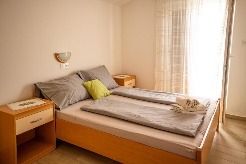 Apartments with swimming pool Lopar Rab - 22978 - image 4
