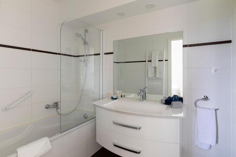 Superior One-Bedroom Apartment with Balcony image 1
