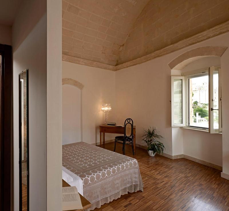 Deluxe Room image 2