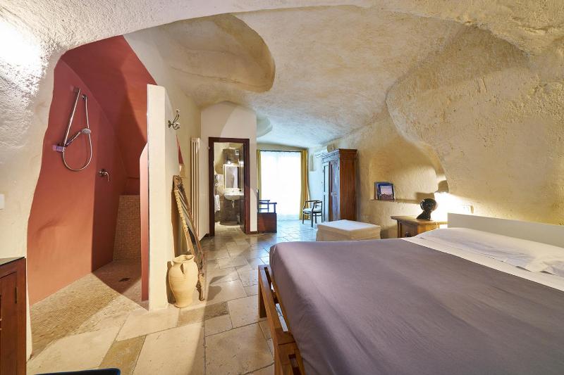 Double Room image 3