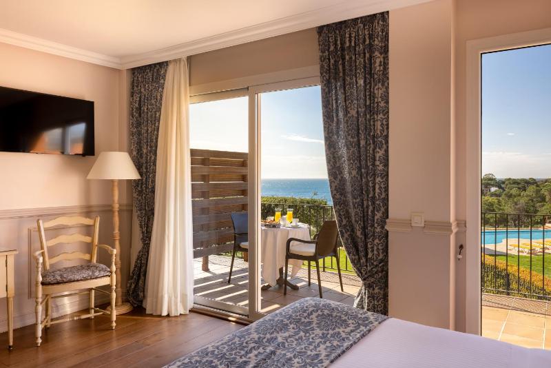 Superior Double Room with Sea View image 2