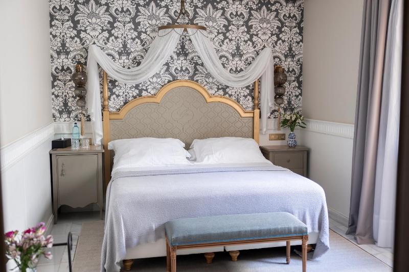 Standard Double or Twin Room image 4